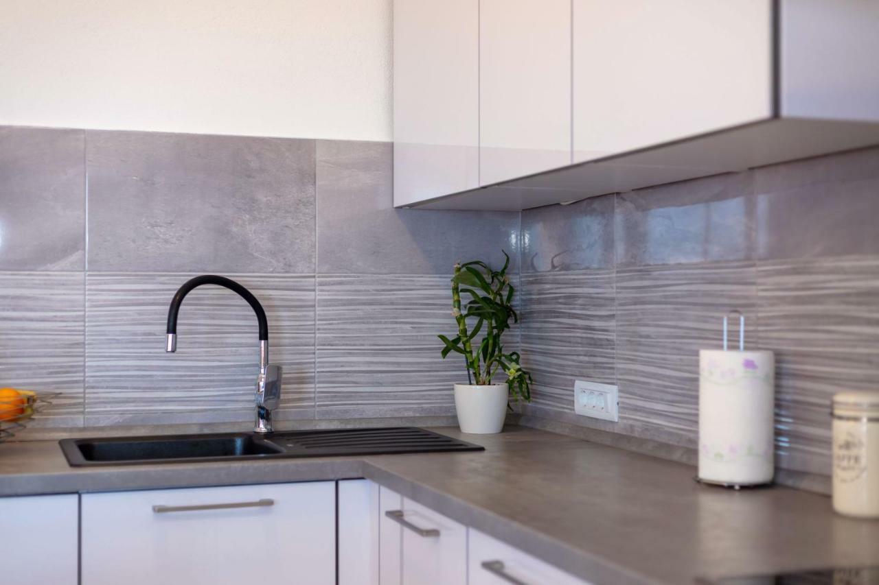Luxury Apartment Nora Podstrana Bagian luar foto