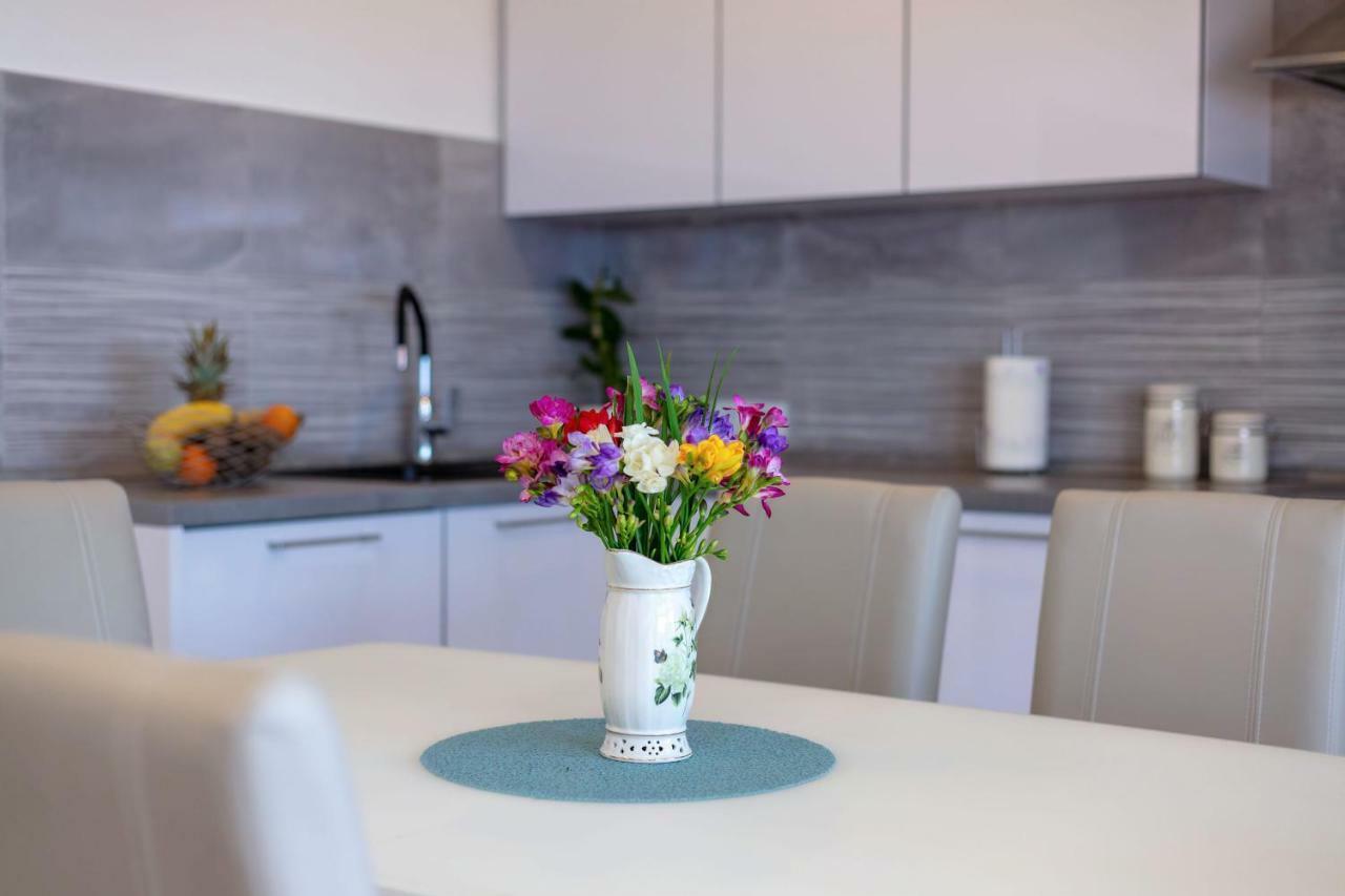 Luxury Apartment Nora Podstrana Bagian luar foto
