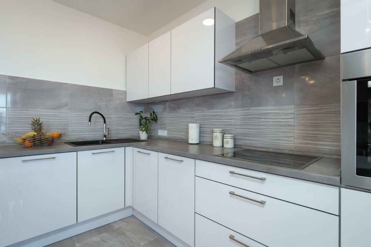 Luxury Apartment Nora Podstrana Bagian luar foto